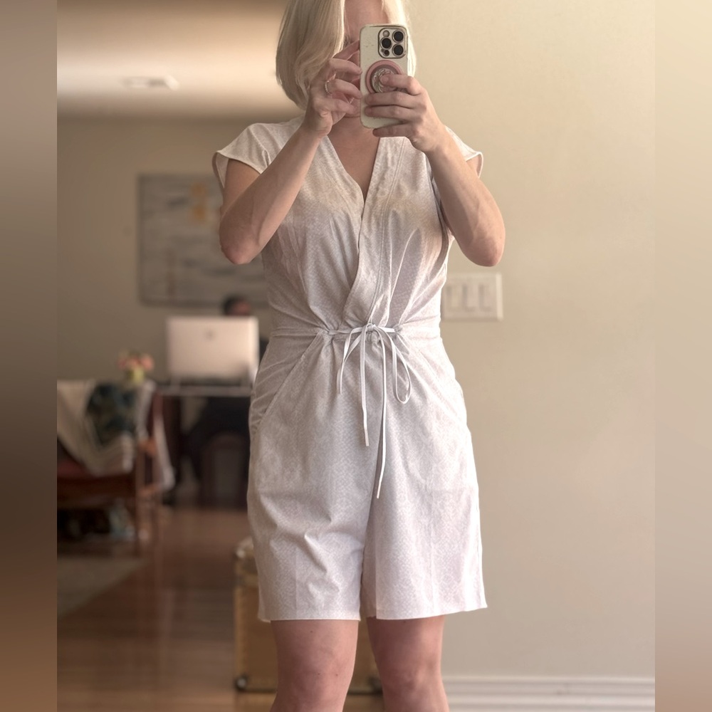 Athleta Size Medium Cream and White Animal Print Romper with Pockets